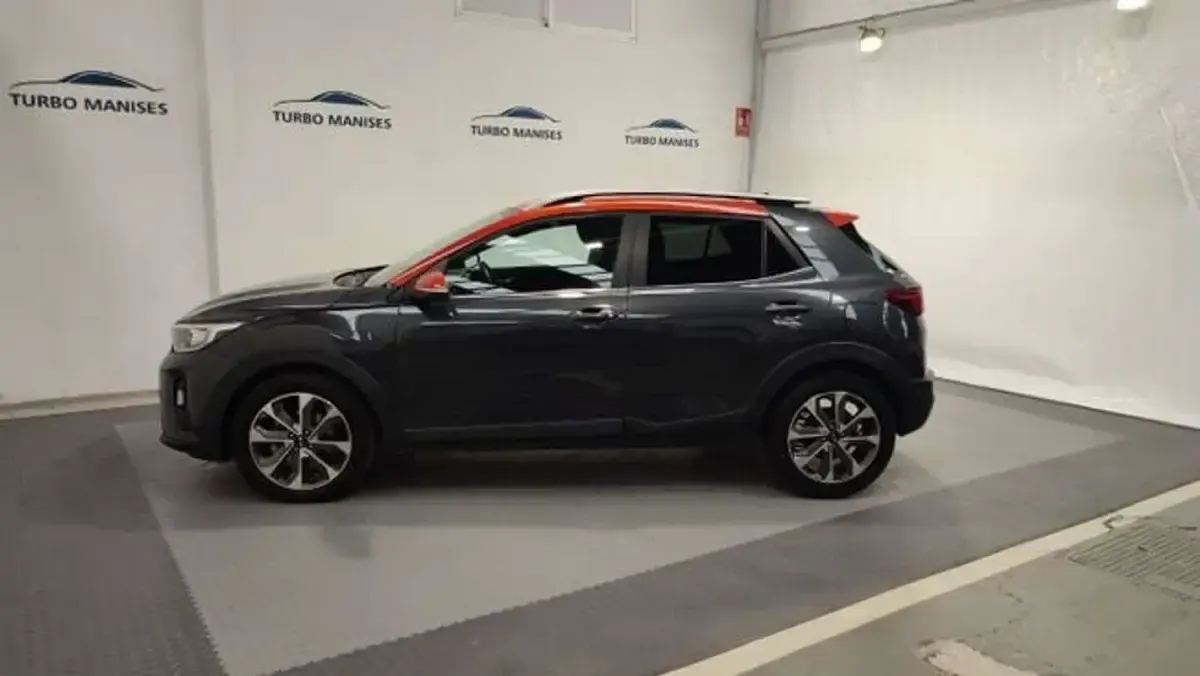 Usado Kia Stonic 110 CV (80 kW) 2018 Gris SUV