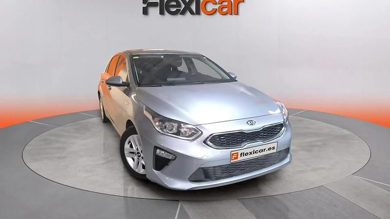 Usado Kia Ceed 140 CV (102 kW) 2020 Gris Utilitario