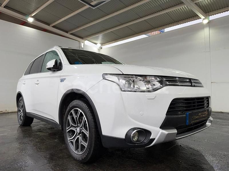 Usado Mitsubishi Outlander P-HEV 203 CV (149 kW) 2015 Blanco SUV