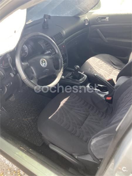 Gris / plata Usado 2001 VW Passat Comfortline Berlina | 1000 € (Buen precio) - Imagen 1/2