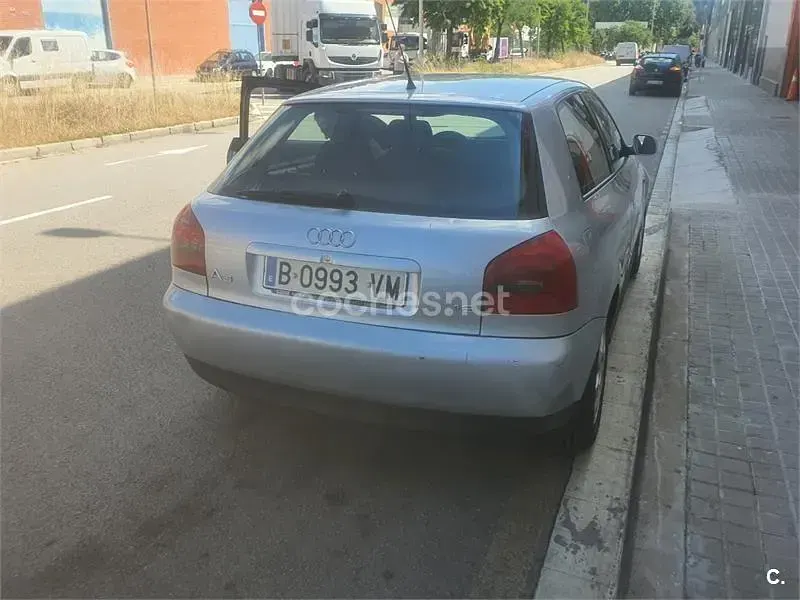 Usado Audi A3 Ambition 125 CV (91 kW) 1999 Gris / plata Utilitario