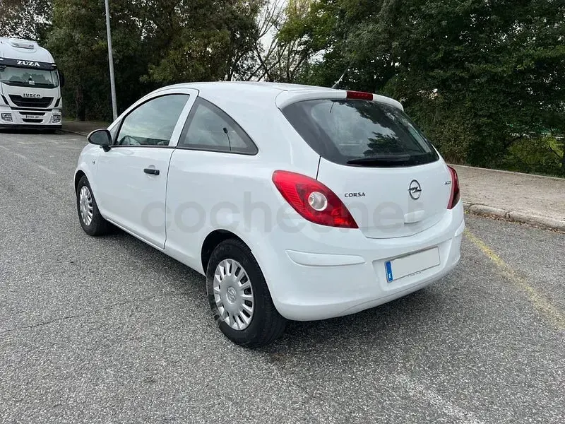 Usado Opel Corsa Essentia 75 CV (55 kW) 2011 Blanco Utilitario