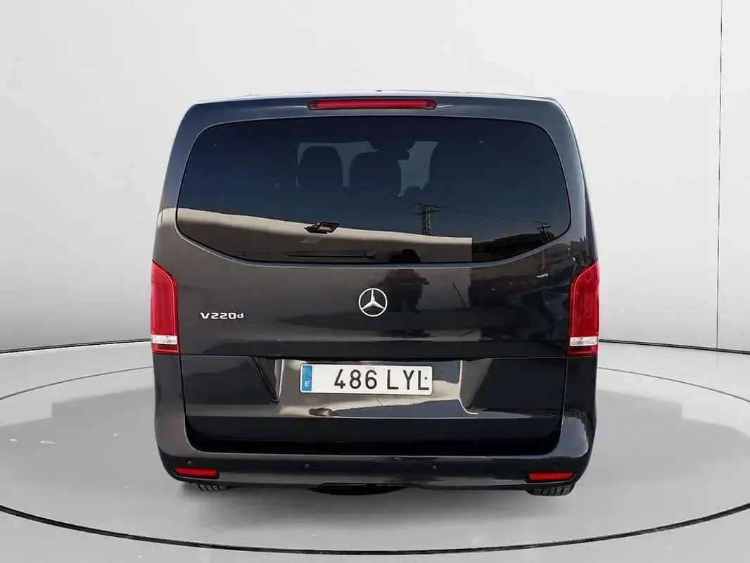 Usado Mercedes V220 Avantgarde 163 CV (119 kW) 2022 Gris Monovolumen