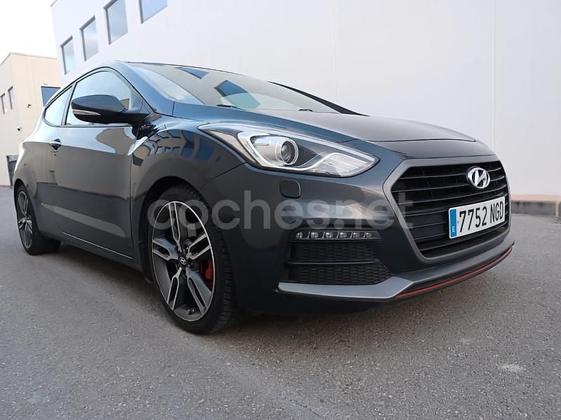 Usado Hyundai i30 Turbo 186 CV (136 kW) 2015 Gris / plata Berlina