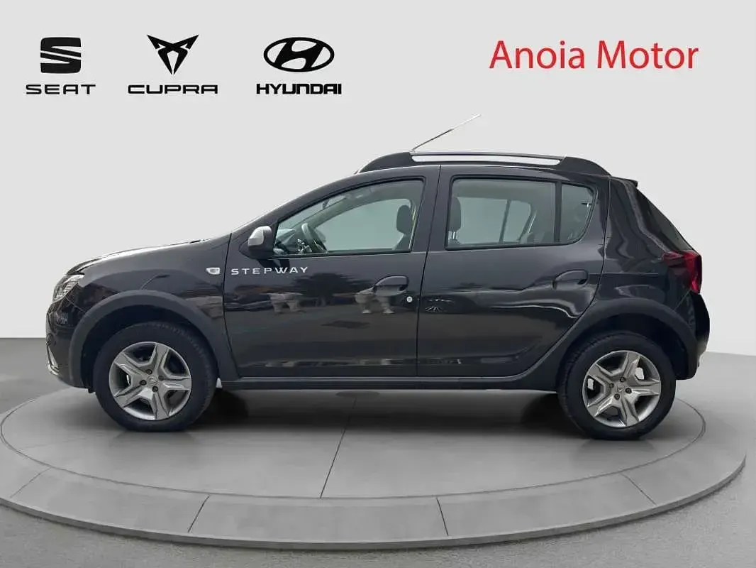 Usado Dacia Sandero Comfort 90 CV (66 kW) 2018 Negro Utilitario