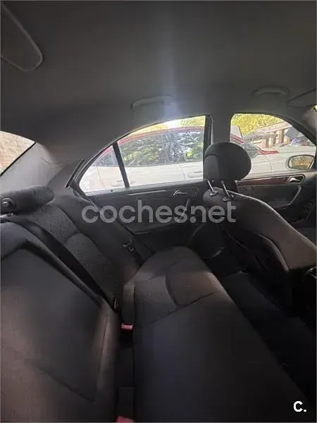 Usado Mercedes C220 Elegance 143 CV (105 kW) 2002 Gris / plata Berlina