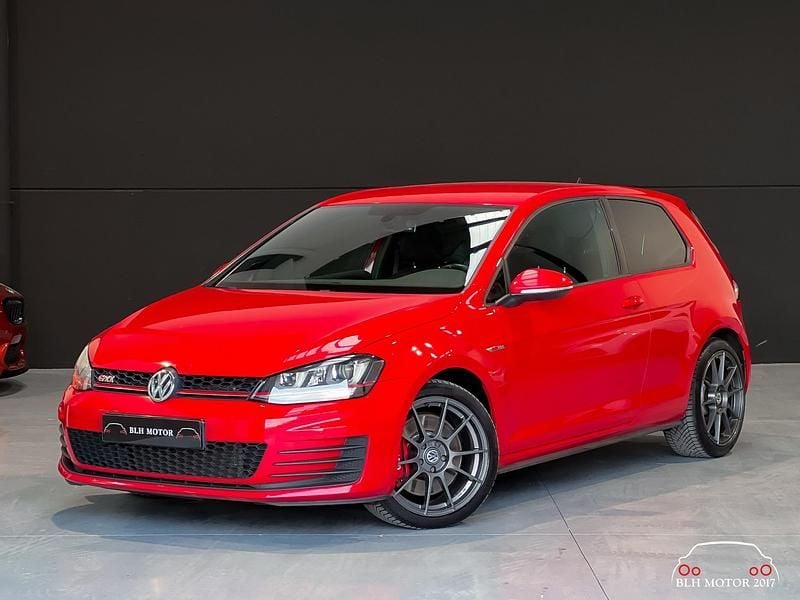 Usado VW Golf VII GTI 230 CV (169 kW) 2014 Rojo Utilitario