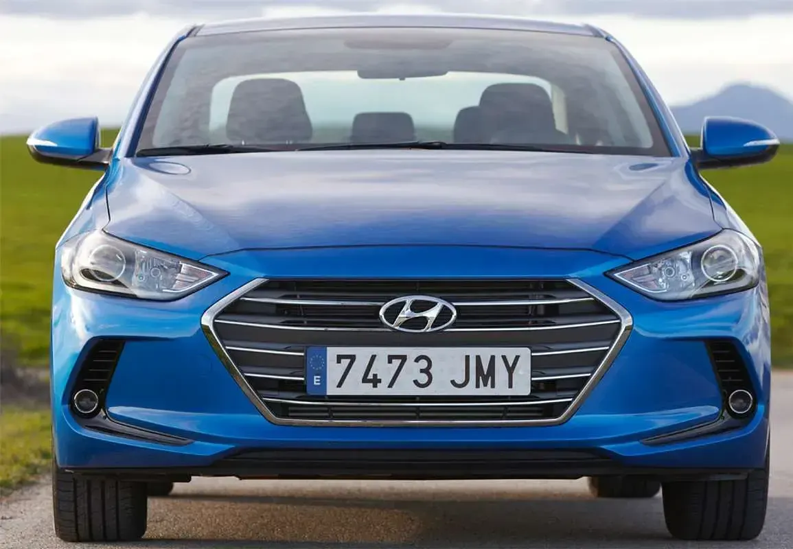 Usado Hyundai Elantra 135 CV (99 kW) 2017 Gris Utilitario