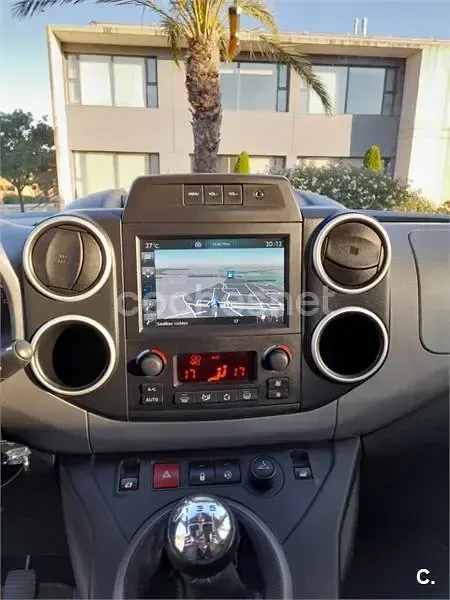 Usado Peugeot Partner Tepee Style 100 CV (73 kW) 2016 Gris / plata Monovolumen