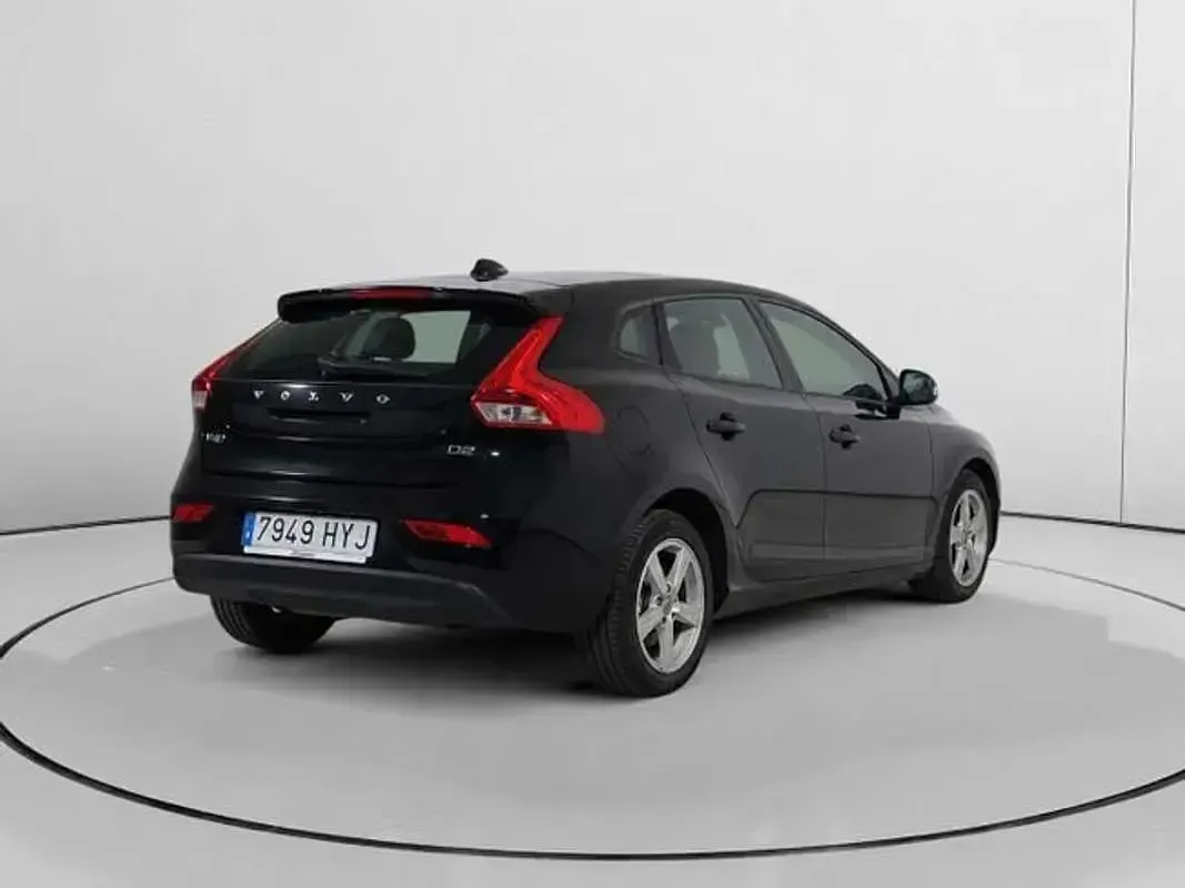 Usado Volvo V40 Kinetic 114 CV (83 kW) 2014 Negro Utilitario