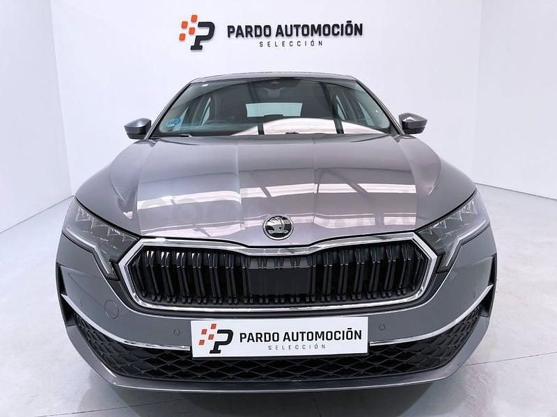 Usado Skoda Octavia Selection 150 CV (110 kW) 2025 Gris / plata Berlina