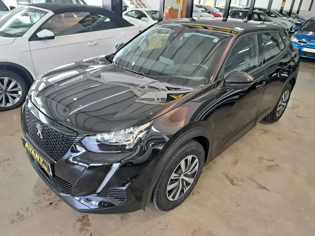 Usado Peugeot 2008 Active 100 CV (73 kW) 2021 Negro SUV