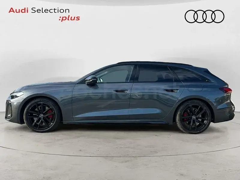 Usado Audi A5 Ambiente 299 CV (219 kW) 2025 Gris / plata Familiar