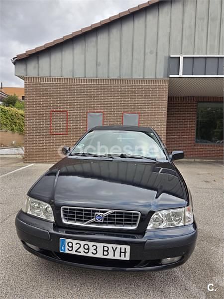 Amarillo Usado 2002 Volvo S40 Berlina | 1900 € - Imagen 1/4