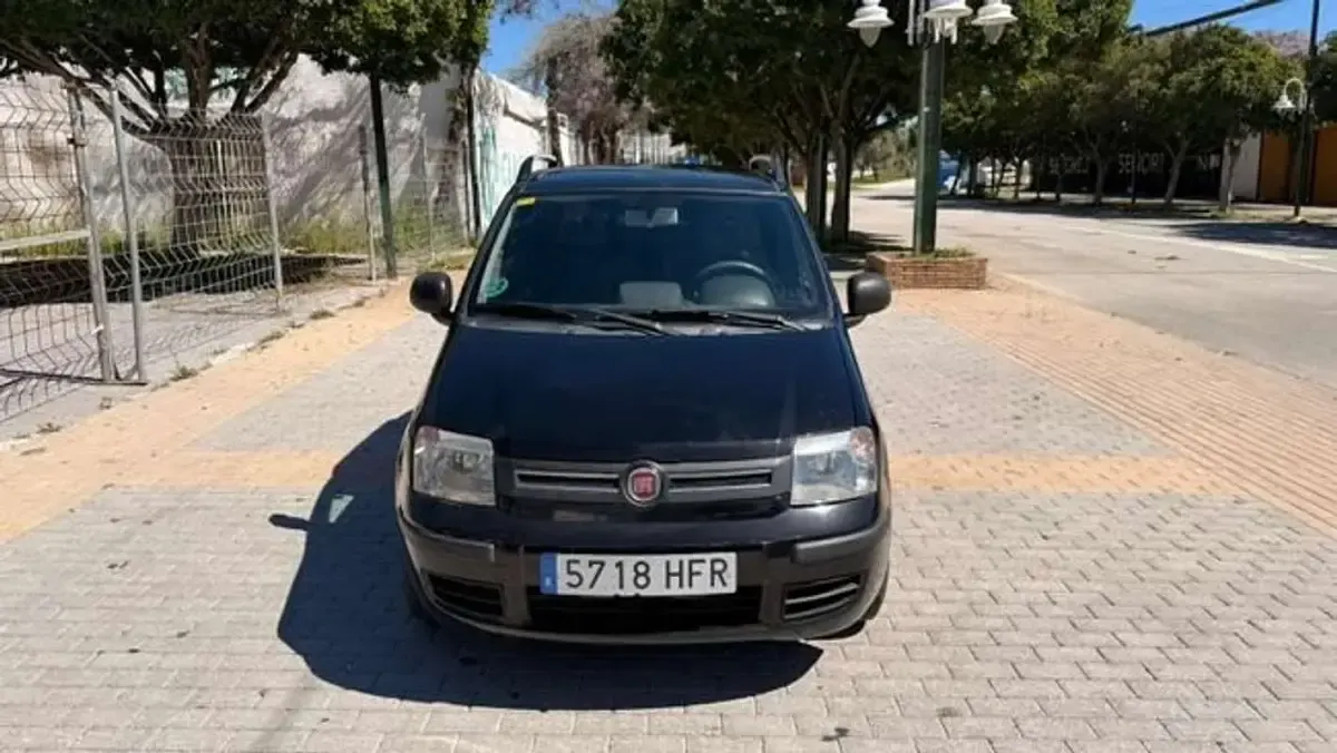 Usado Fiat Panda 71 CV (52 kW) 2011 Negro Utilitario