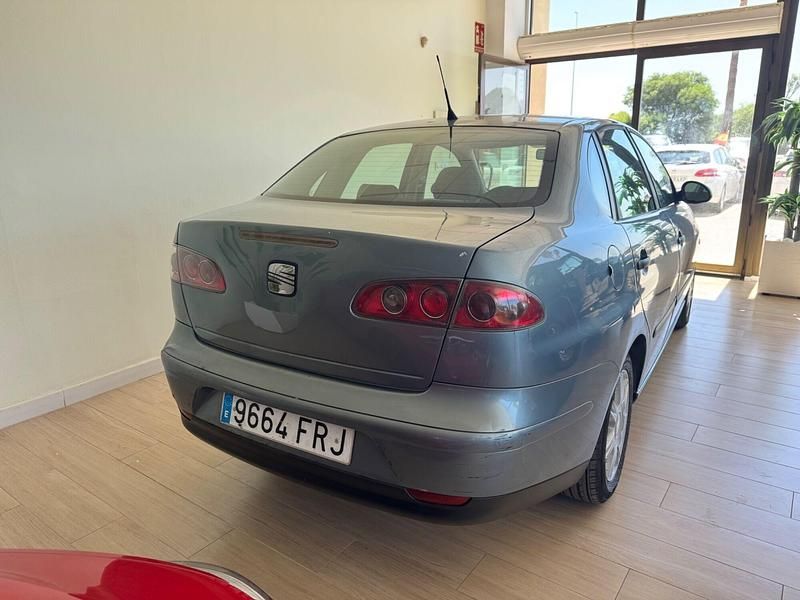 Usado Seat Cordoba Reference 80 CV (58 kW) 2007 Gris Berlina