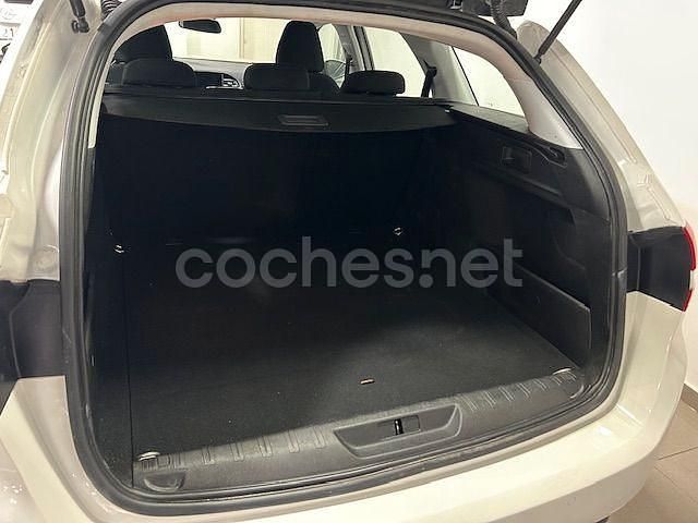 Usado Peugeot 308 SW Active 130 CV (95 kW) 2021 Blanco Familiar