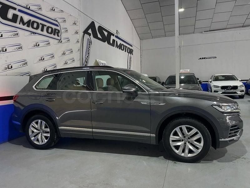 Usado VW Touareg 231 CV (169 kW) 2019 Gris / plata SUV