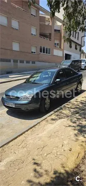 Usado Ford Mondeo Ghia 130 CV (95 kW) 2003 Verde Berlina
