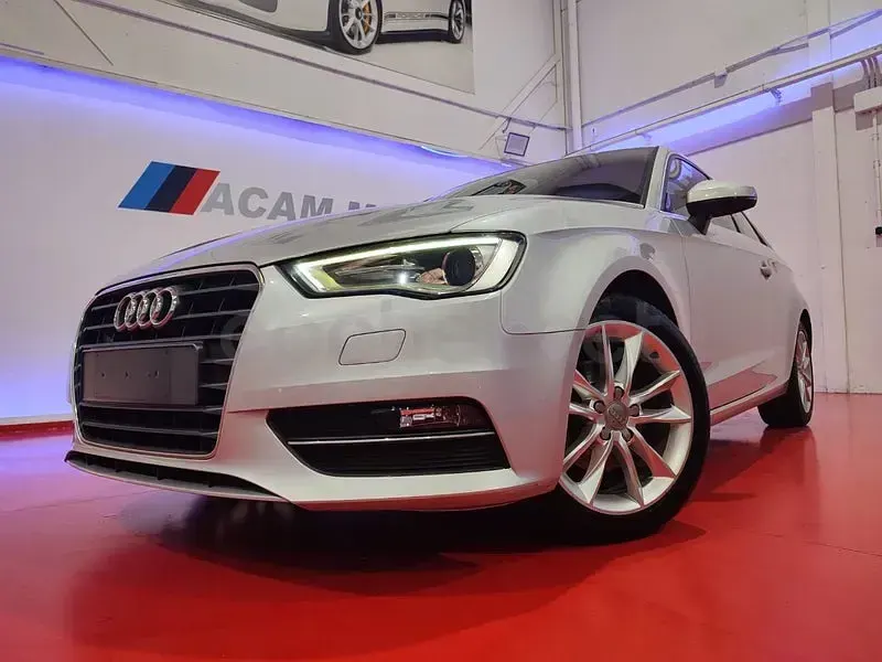 Usado Audi A3 Ambition 150 CV (110 kW) 2013 Gris / plata Berlina