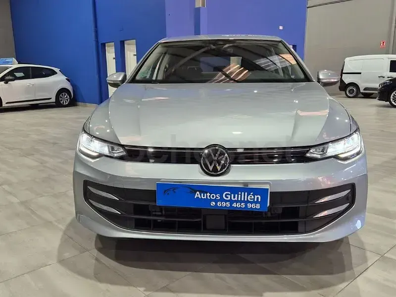 Usado VW Golf VIII 115 CV (84 kW) 2025 Gris / plata Berlina