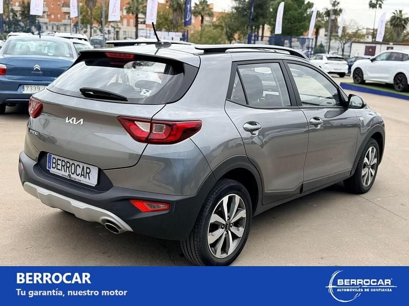 Usado Kia Stonic 84 CV (61 kW) 2023 Gris SUV