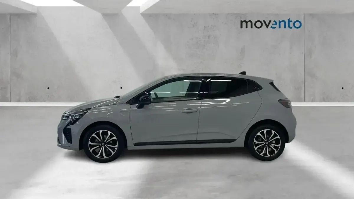 Usado Renault Clio Techno 100 CV (73 kW) 2026 Gris Utilitario