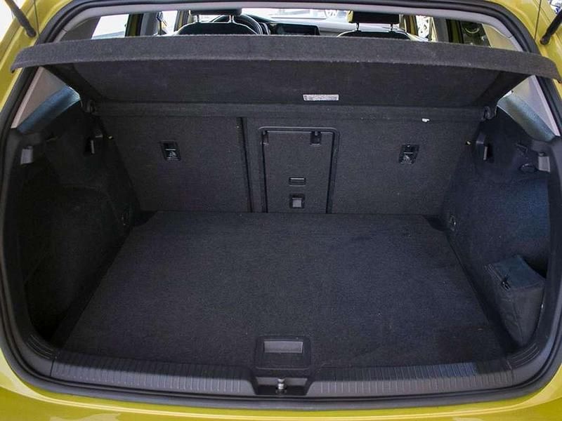 Usado VW Golf VIII Life 131 CV (96 kW) 2020 Verde Berlina