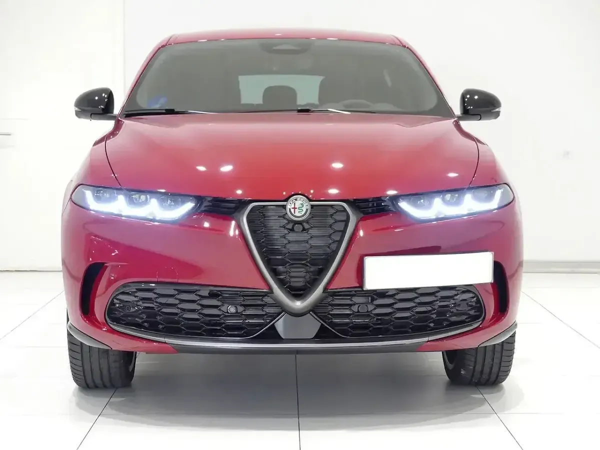 Usado Alfa Romeo Tonale Edizione Speciale 280 CV (205 kW) 2023 Rojo SUV