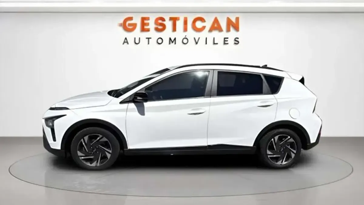 Usado Hyundai Bayon 101 CV (74 kW) 2023 Blanco SUV