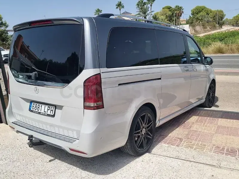 Usado Mercedes V300 Exclusive 239 CV (175 kW) 2020 Gris / plata Monovolumen