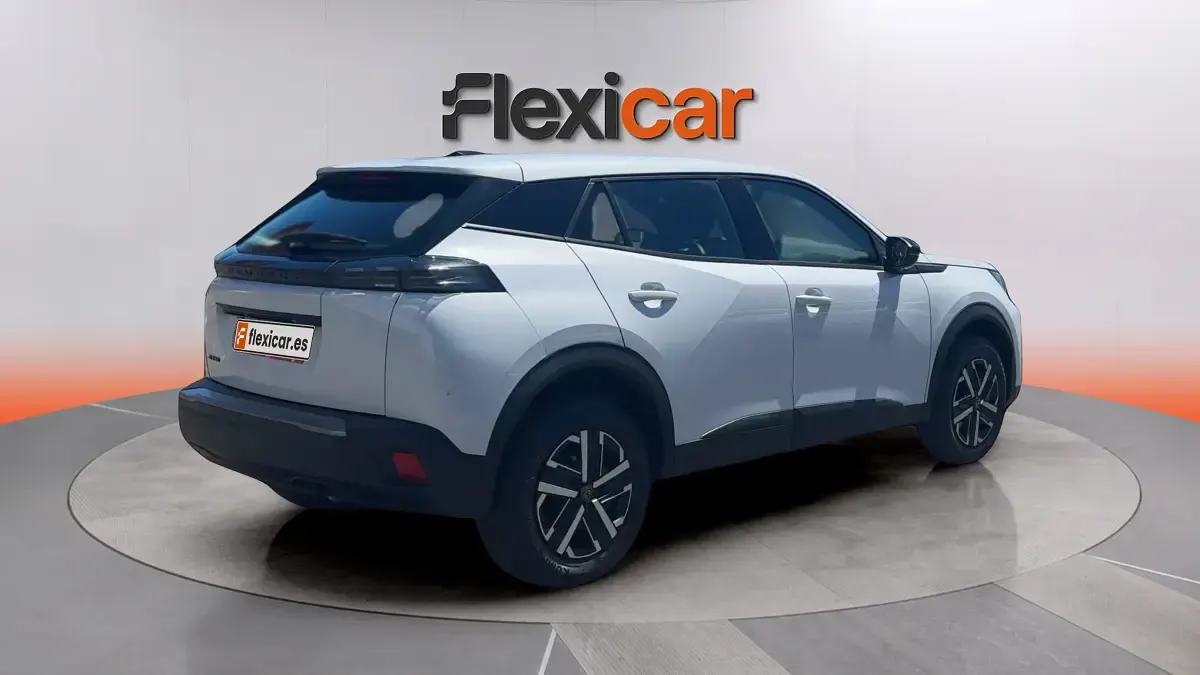 Usado Peugeot 2008 Active 100 CV (73 kW) 2023 Blanco SUV