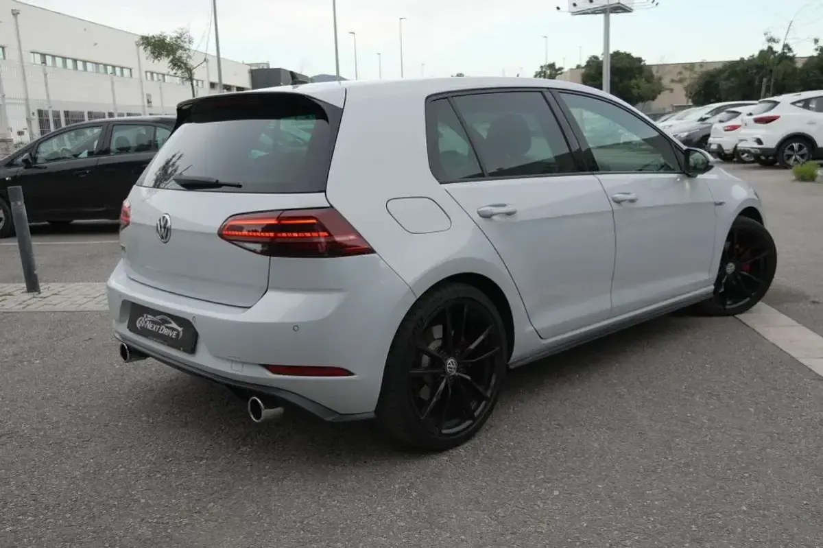 Usado VW Golf VII GTI 230 CV (169 kW) 2018 Blanco Utilitario