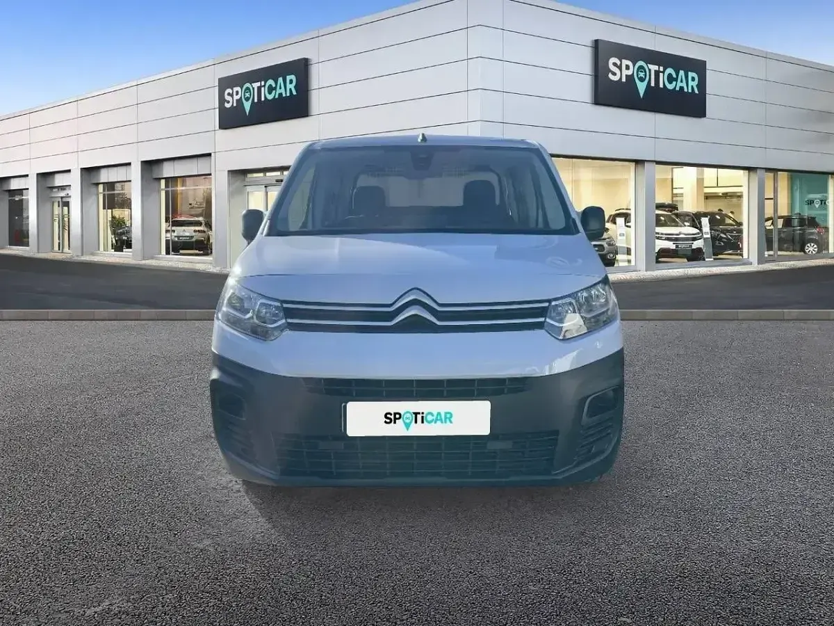 Usado Citroën Berlingo Business Class 102 CV (75 kW) 2023 Blanco Monovolumen