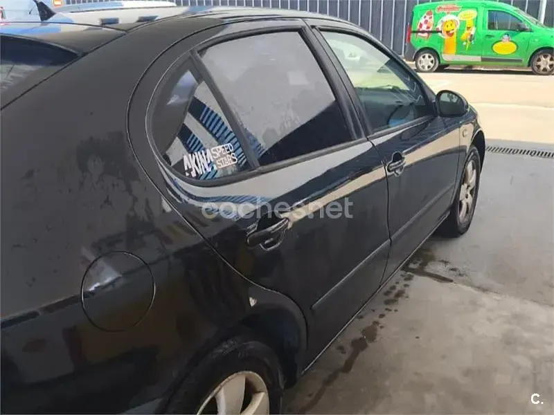 Usado Seat Leon Stella 105 CV (77 kW) 2006 Negro Utilitario