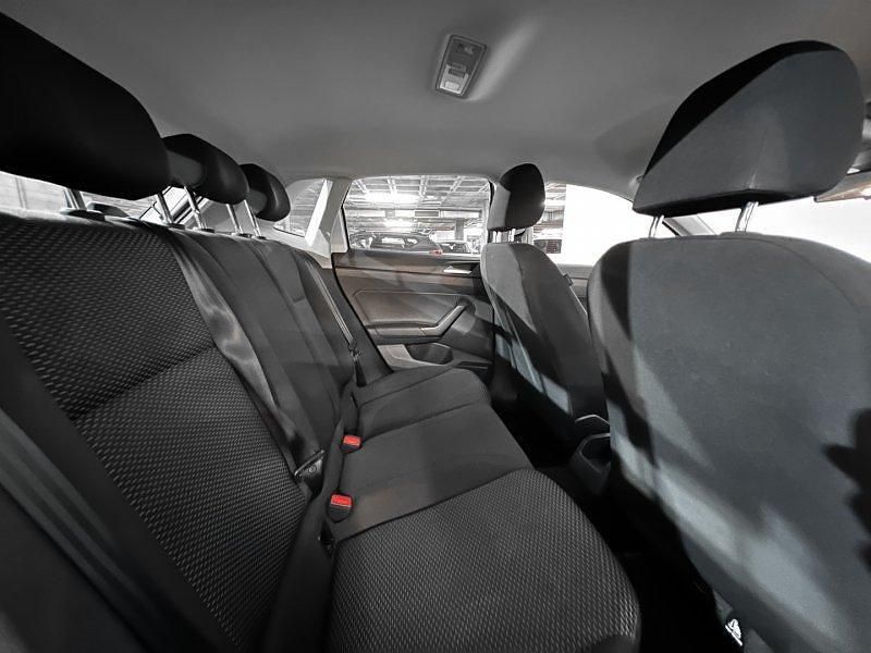 Usado VW Polo Trendline 95 CV (69 kW) 2022 Negro profundo efecto perla Utilitario