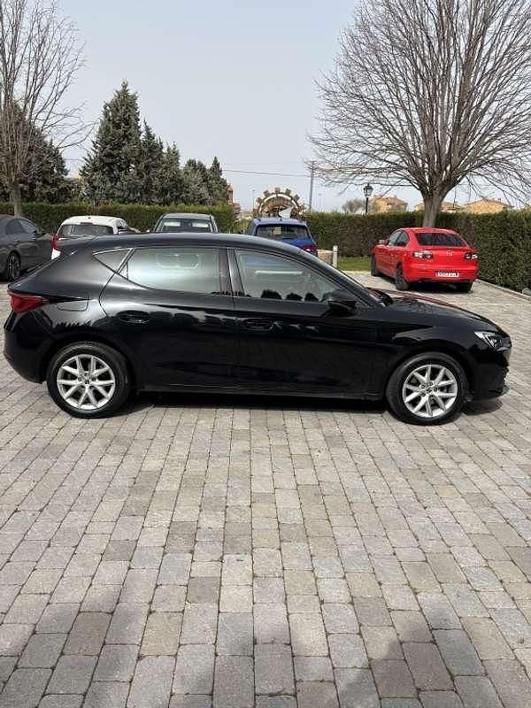 Usado Seat Leon 110 CV (80 kW) 2021 Negro Berlina