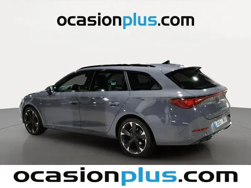 Usado Cupra Leon 150 CV (110 kW) 2023 Gris / plata Familiar