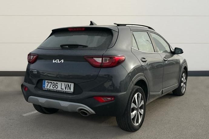 Usado Kia Stonic 101 CV (74 kW) 2021 Gris SUV