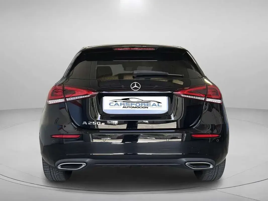 Usado Mercedes A250 218 CV (160 kW) 2020 Negro Utilitario