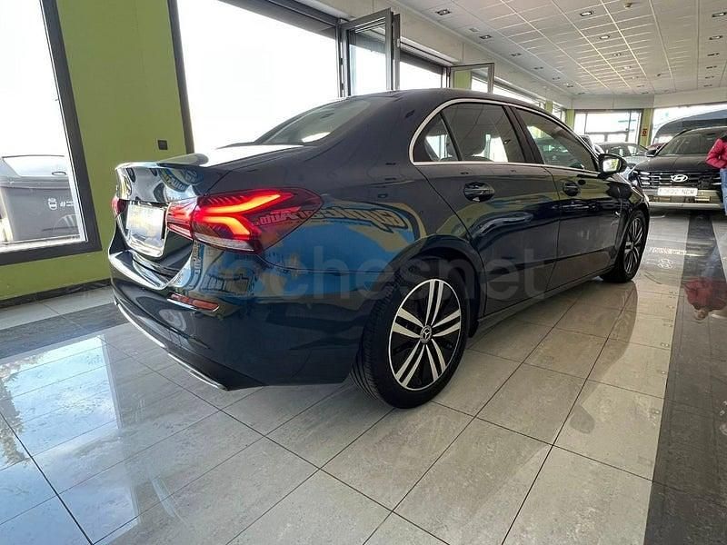 Usado Mercedes A180 116 CV (85 kW) 2021 Azul Berlina