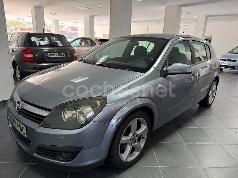 Gris / plata Usado 2006 Opel Astra Cosmo Berlina | 4290 € (Caro) - Imagen 1/4