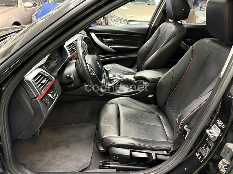 Begagnad BMW 320 Luxury Line 184 HK (135 kW) 2013 Svart Sedan