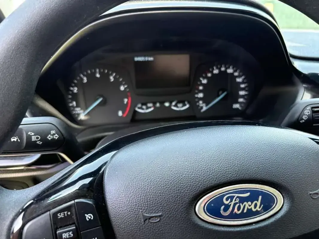 Usado Ford Fiesta Trend 75 CV (55 kW) 2020 Blanco Utilitario