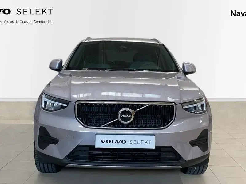 Käytetty Volvo XC40 Core 163 HP (119 kW) 2025 Harmaa Katumaasturi