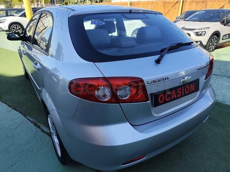 Usado Chevrolet Lacetti SE 94 CV (69 kW) 2005 Gris / plata Berlina