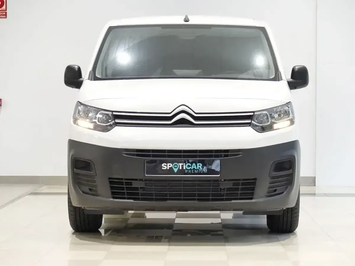 Käytetty Citroën Berlingo PureTech 110 HP (80 kW) 2023 Valkoinen Tila-auto