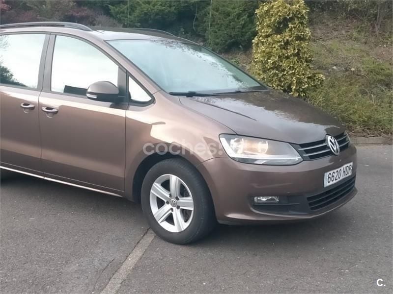 Usado VW Sharan Advance 140 CV (102 kW) 2011 Marrón Monovolumen