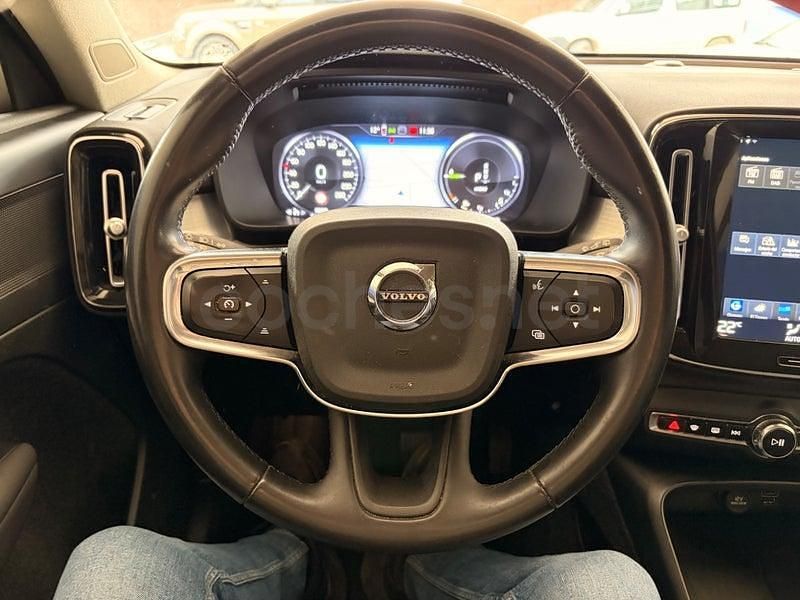 Begagnad Volvo XC40 Core 211 HK (155 kW) 2022 Svart SUV