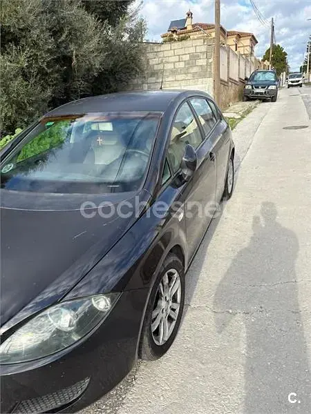 Usado Seat Leon Reference 105 CV (77 kW) 2006 Negro Utilitario